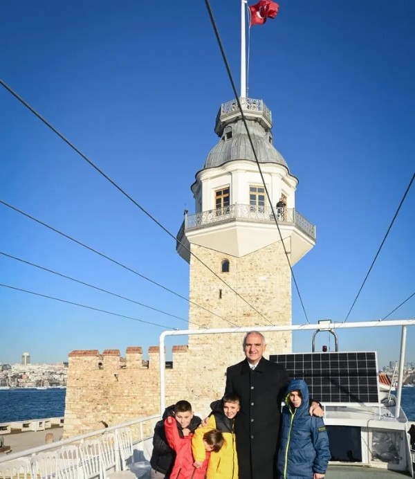 Bakan Ersoy, Türkiye'nin kalbine dokunan o çocuklarla buluştu